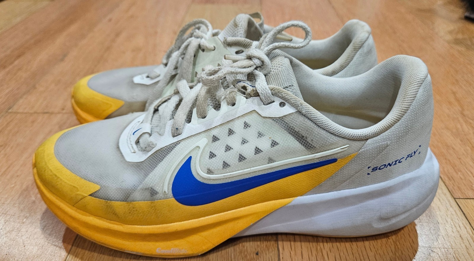 Nike Sonic Fly Big Kids Yellow Blue White Running Jogging Shoes Size 4.5Y