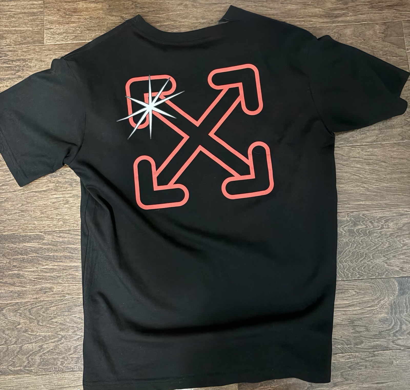 Off-White Men’s Black Red Graphic Logo Print Crew Neck Short Sleeve T-Shirt L
