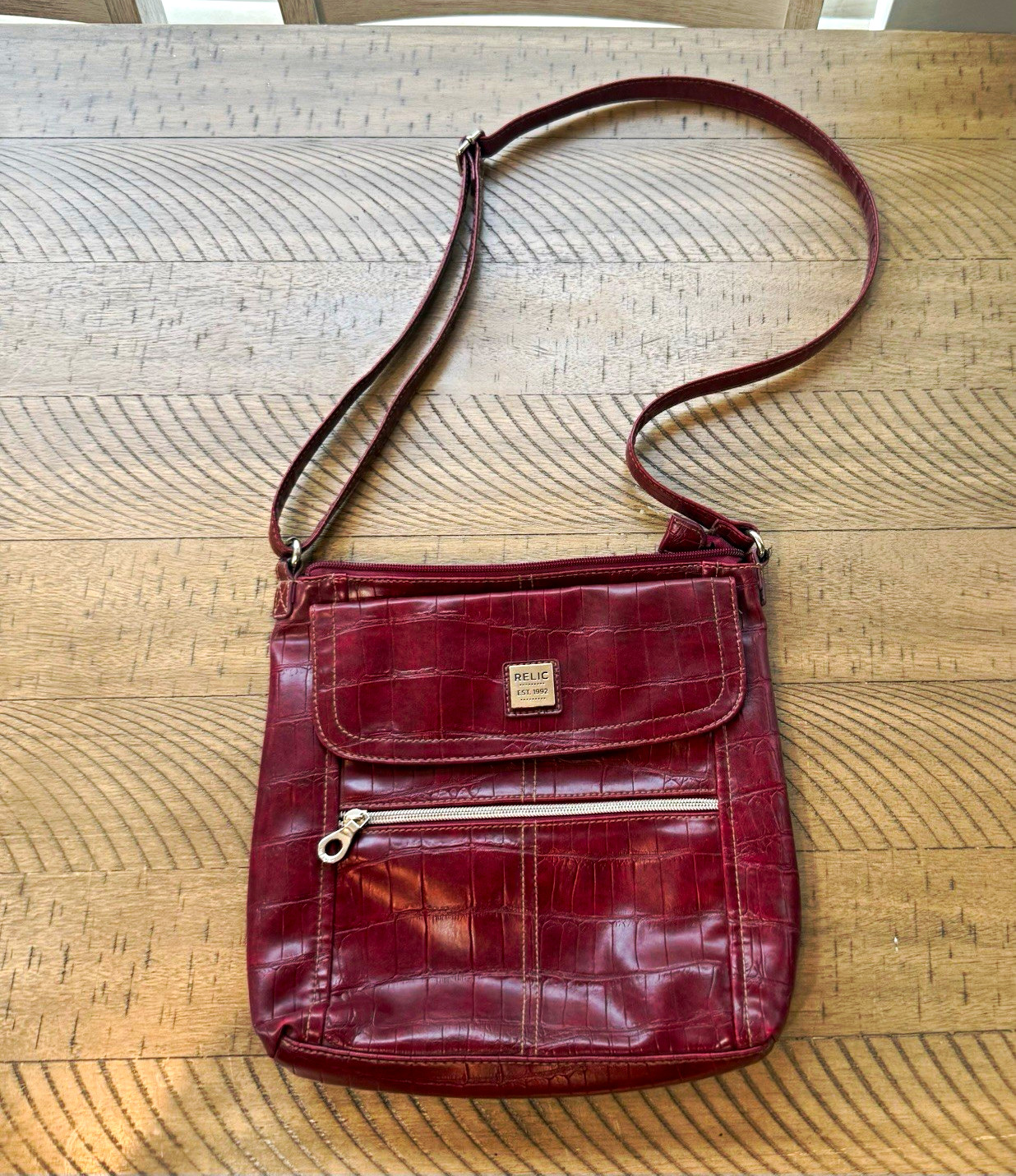 Relic Burgundy Croc Embossed Crossbody Bag Zip Silver Hardware Lined Pockets