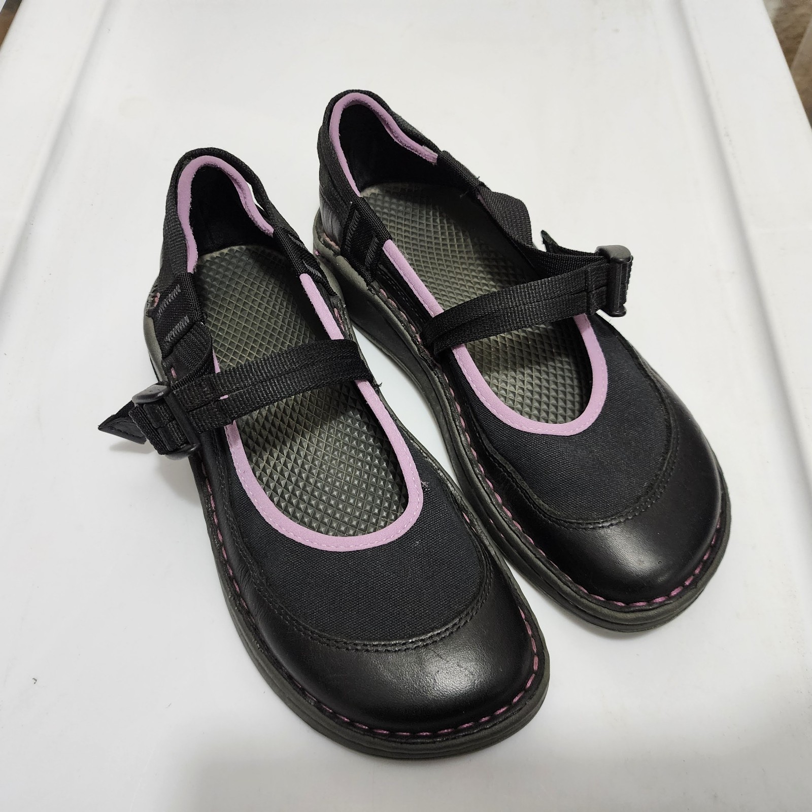 Chaco Loyalist Ecotread Mary Jane shoes Black Leather Purple accents Womens 7