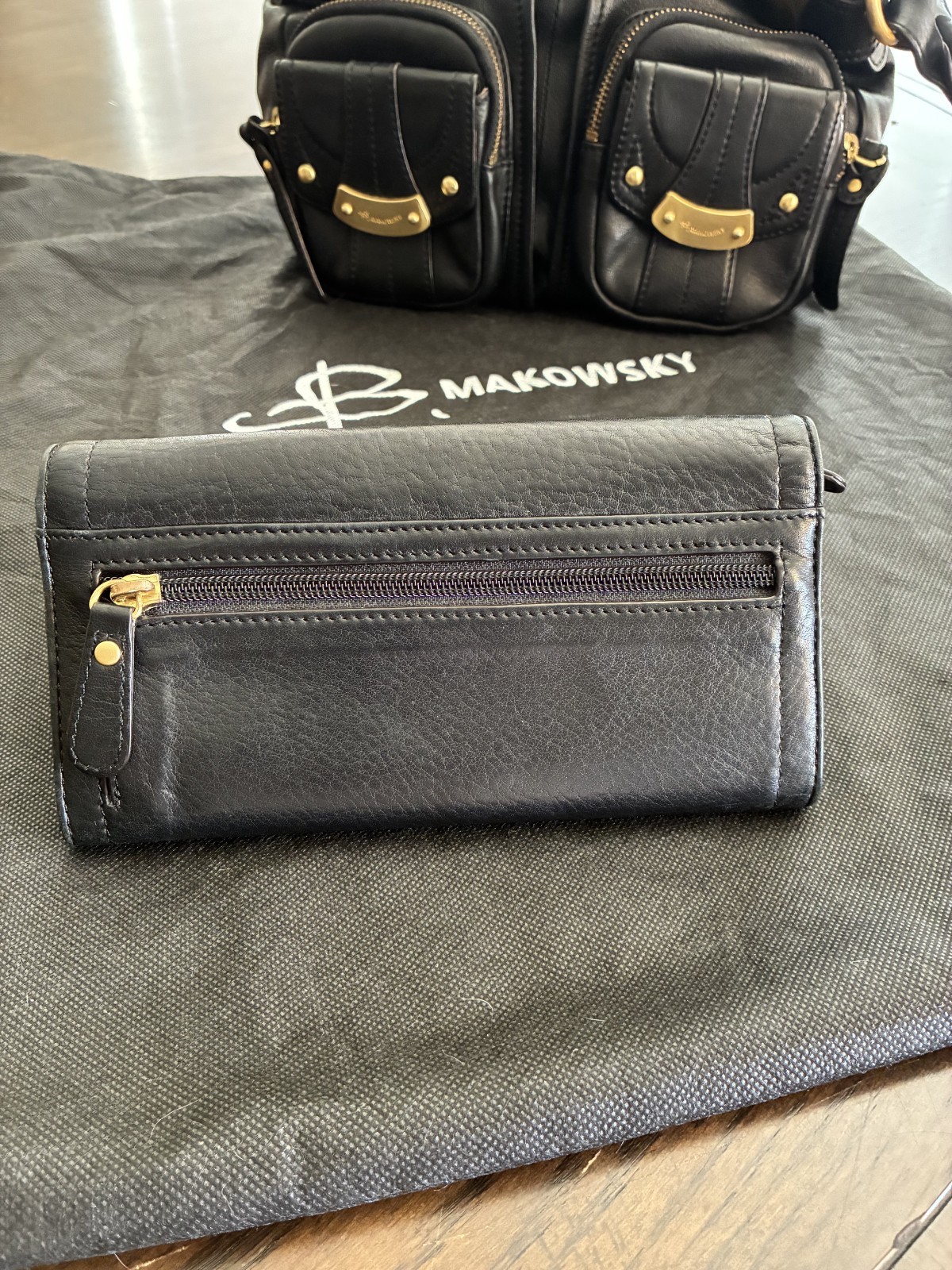 B. Makowsky Black Leather Shoulder Bag Purse Matching Wallet Dust Bag Set Leopar