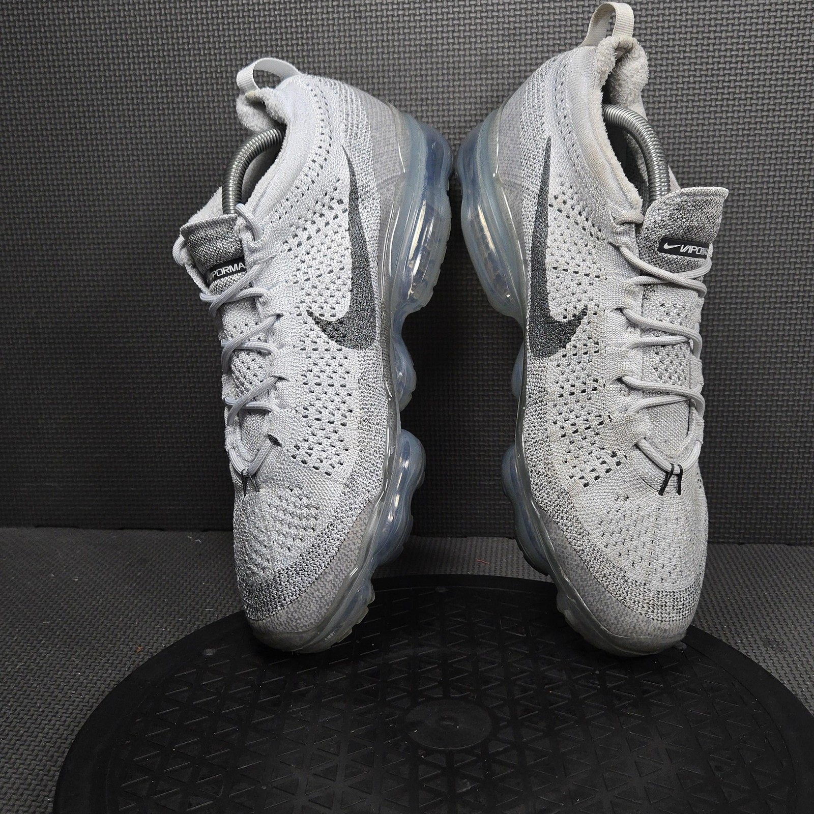 Nike Air VaporMax 2023 Flyknit Shoes Mens Size 11 Gray Low Sneakers DV1678-004