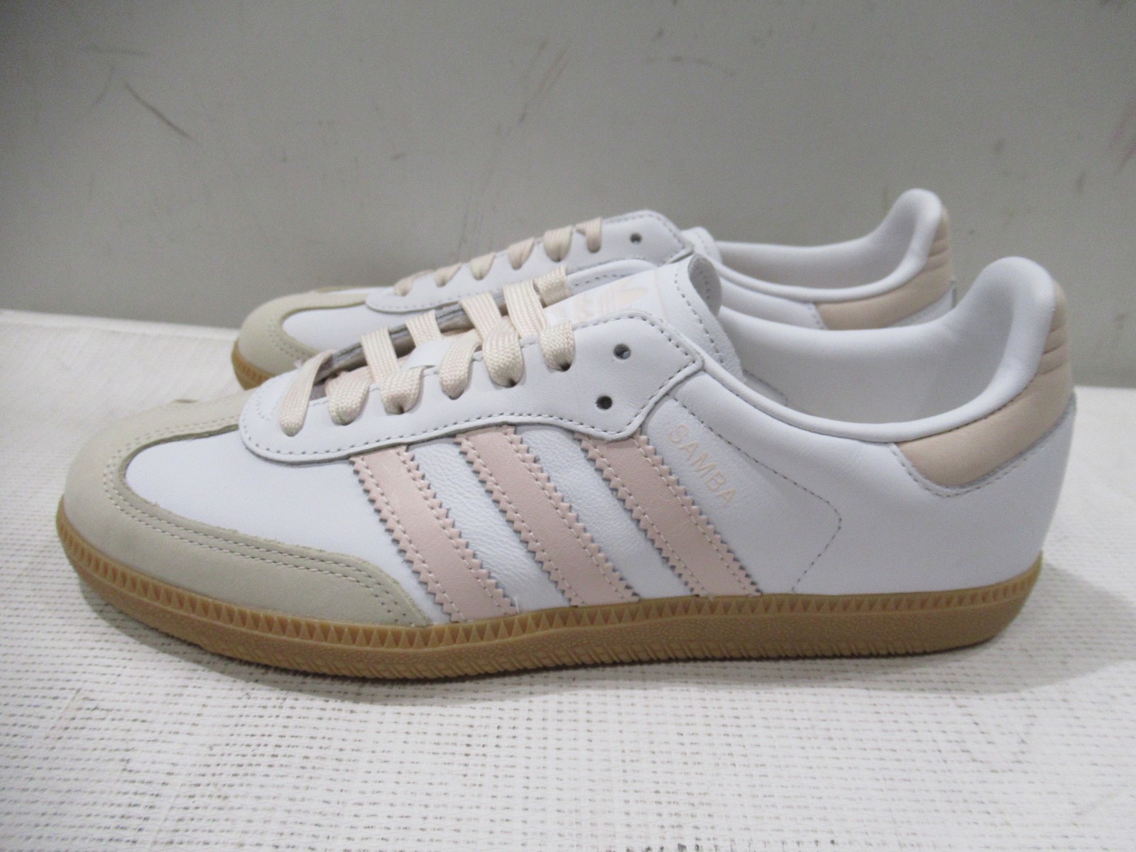 Adidas Samba OG White/Wonder Quartz/Gum Low top Shoes Size Mens 7.5 Women’s 8.5