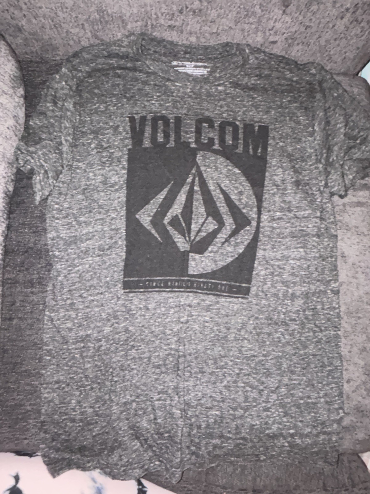 volcom graphic t-shirt gray heather stone logo short sleeve size small s/p