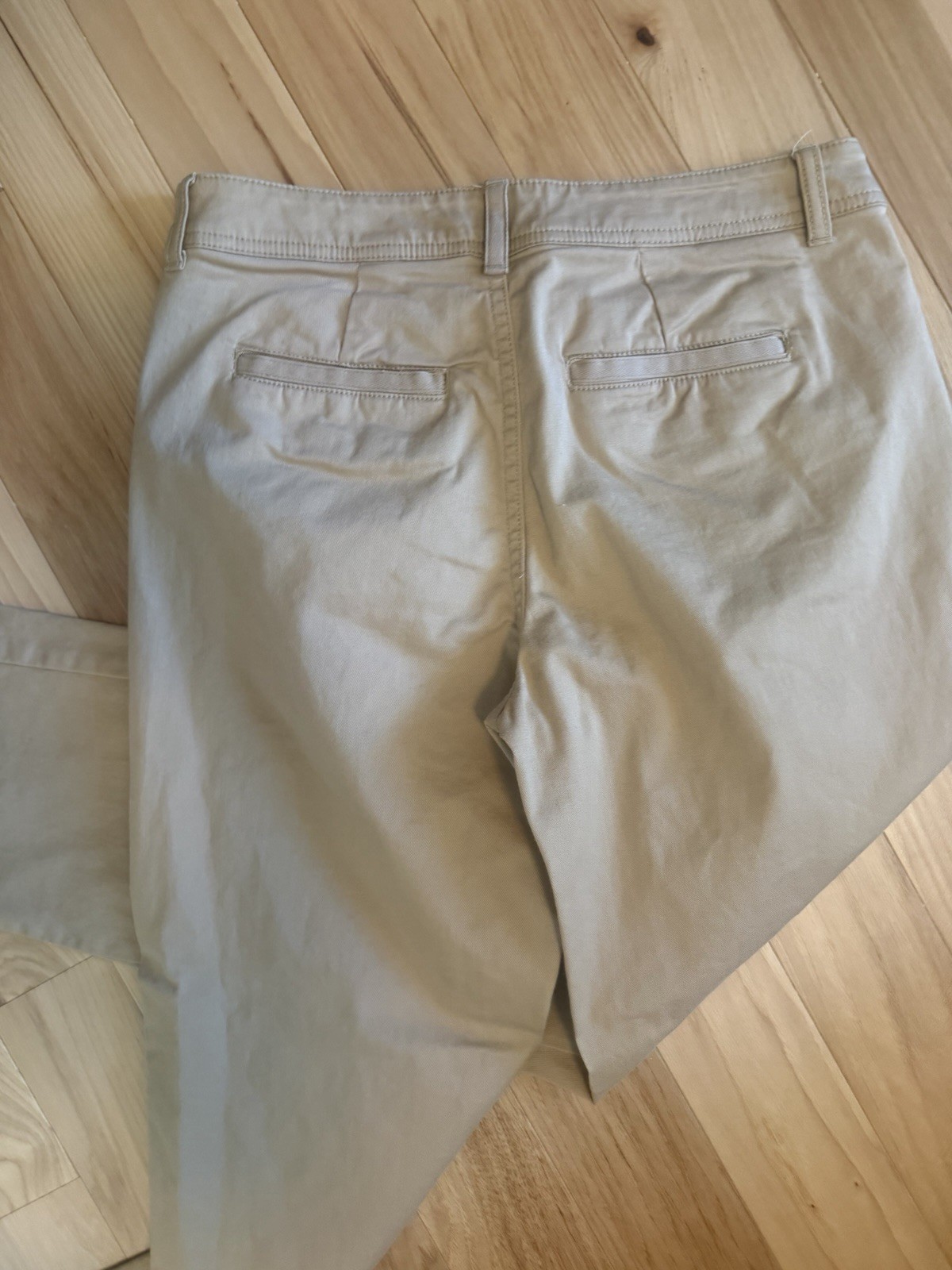L.L.Bean Favorite Fit feature a classic straight-leg cut Women Size 4