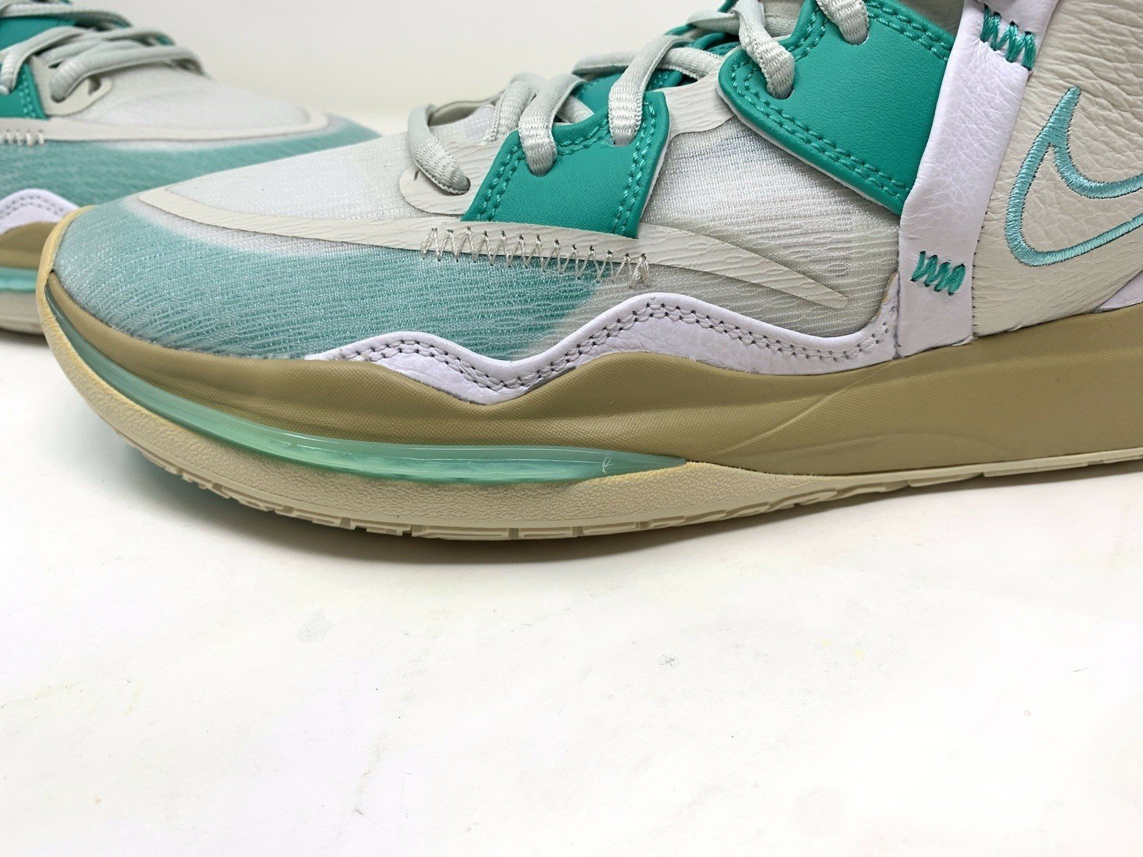 CZ0204 002 Nike Kyrie Infinity x Sue Bird Golden Tribute Keep Sue Size 8 Men’s