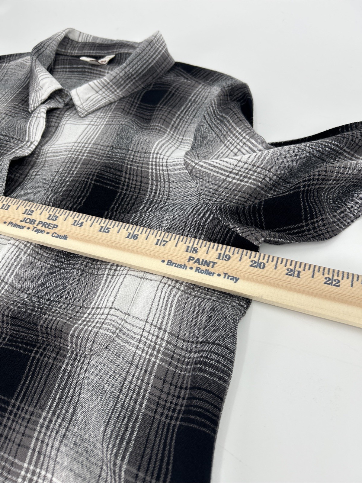Mudd Womens XL Black White Grey Plaid Button Down Shirt High Low Hem Pockets
