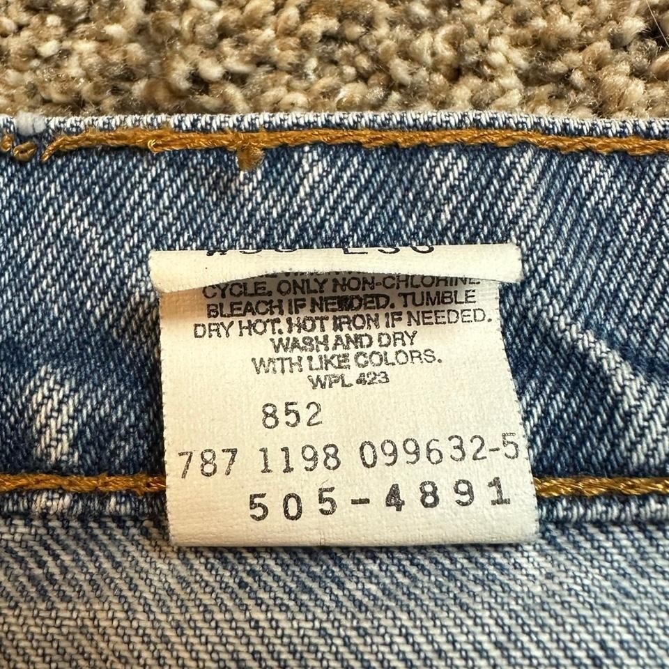Vintage Levi’s 505 straight leg denim jeans fits 34×31 90s