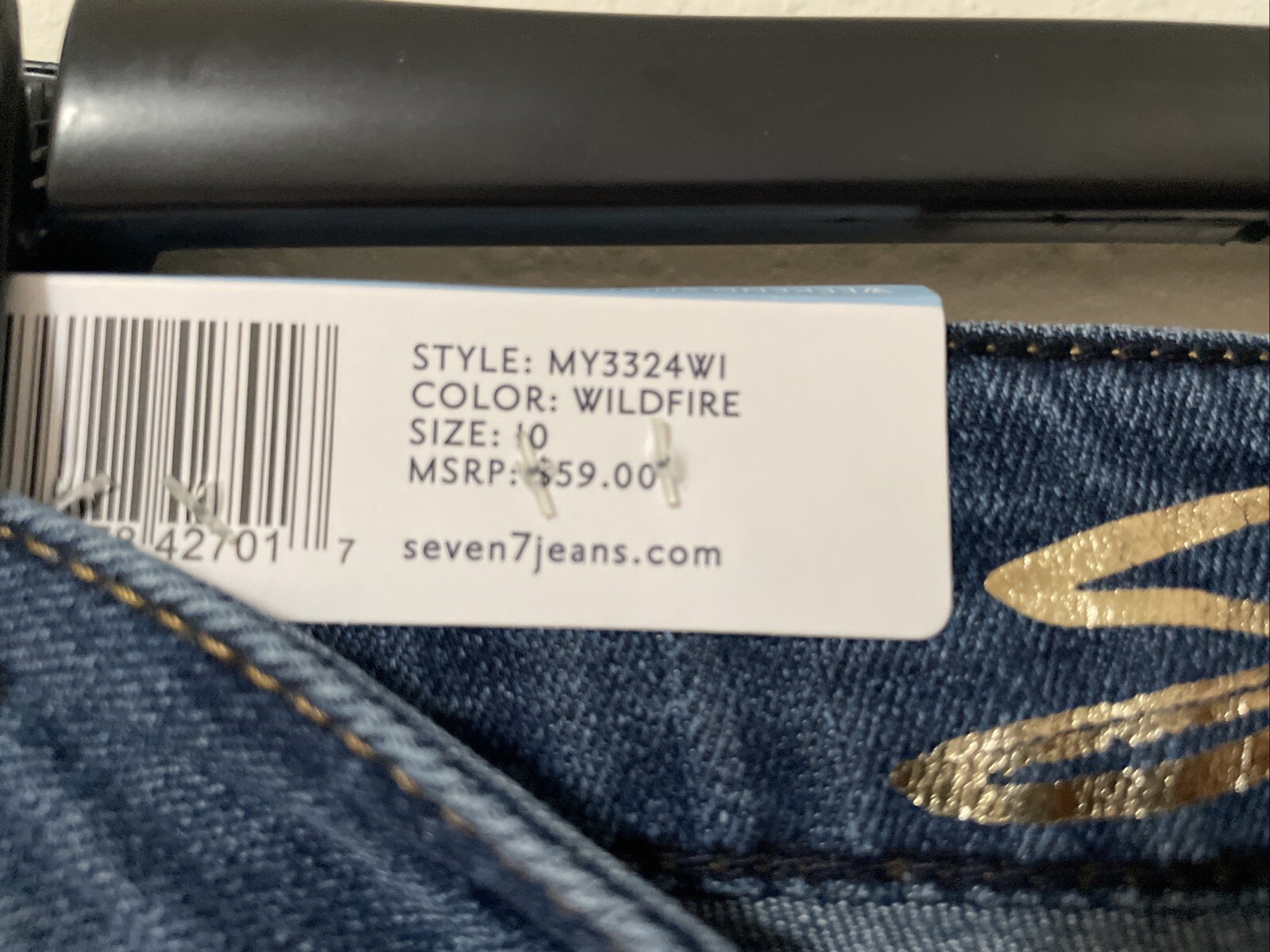 NWT Seven7 Women’s Denim Frayed Hem Slim Fit Weekend Short Wildfire Size 10