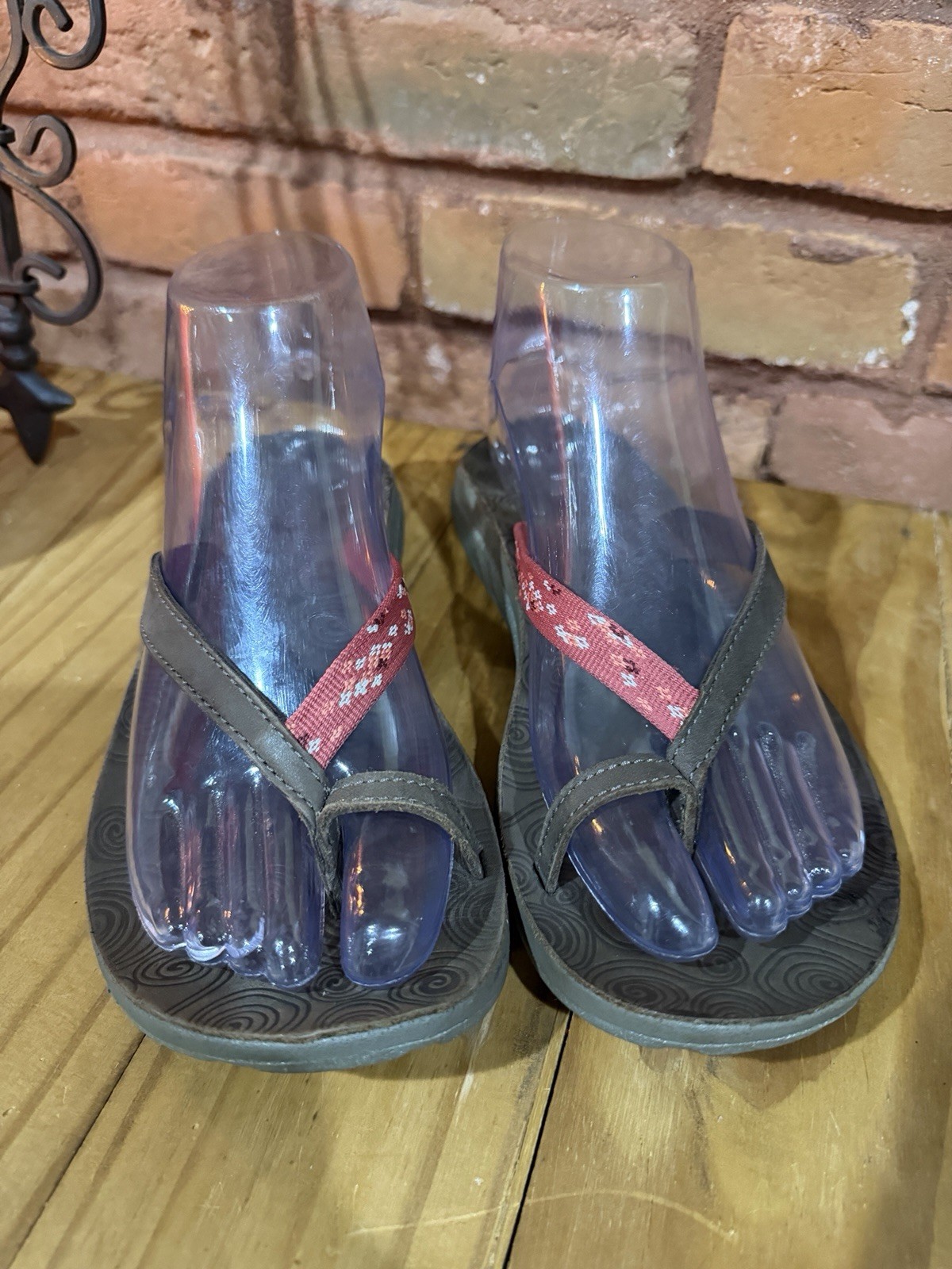 Chaco Women’s 7 Thong Flip Flop Sandals Leather Insole Ecotread Garden Pink