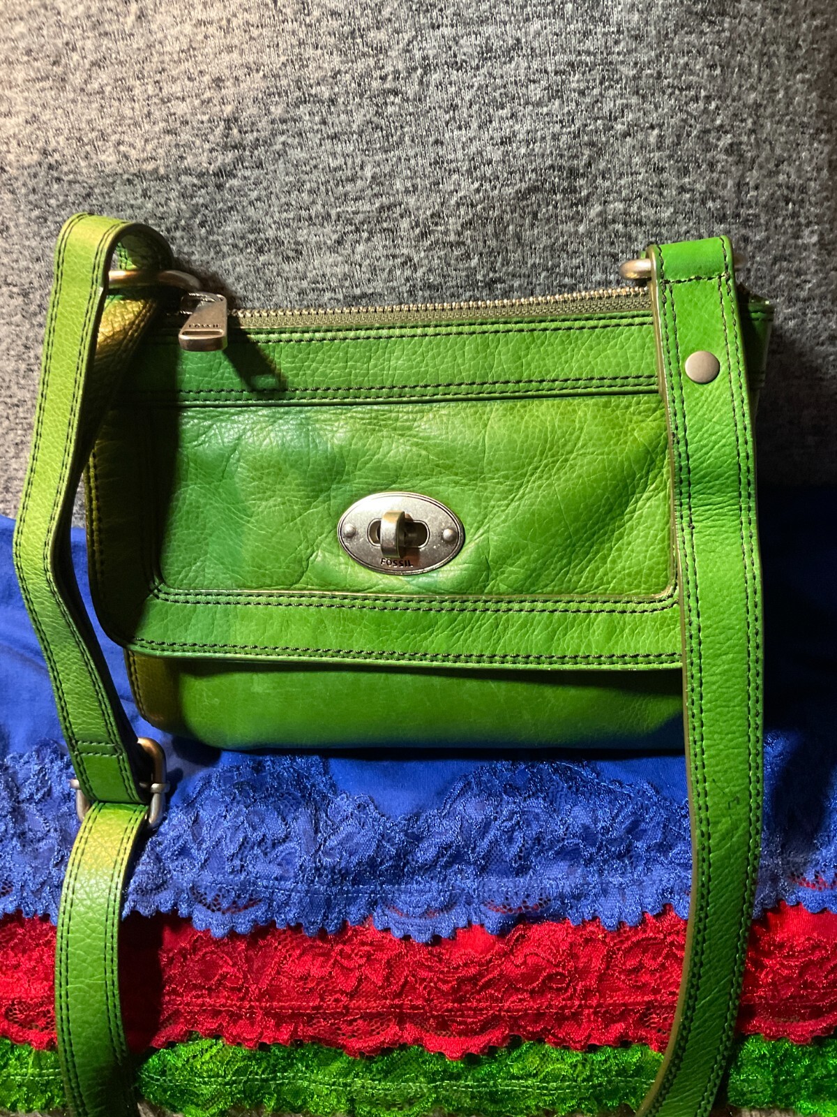 Fossil Marlowe Kelly Green Pebble Leather Credit Card Turn Lock Zip Crossbody