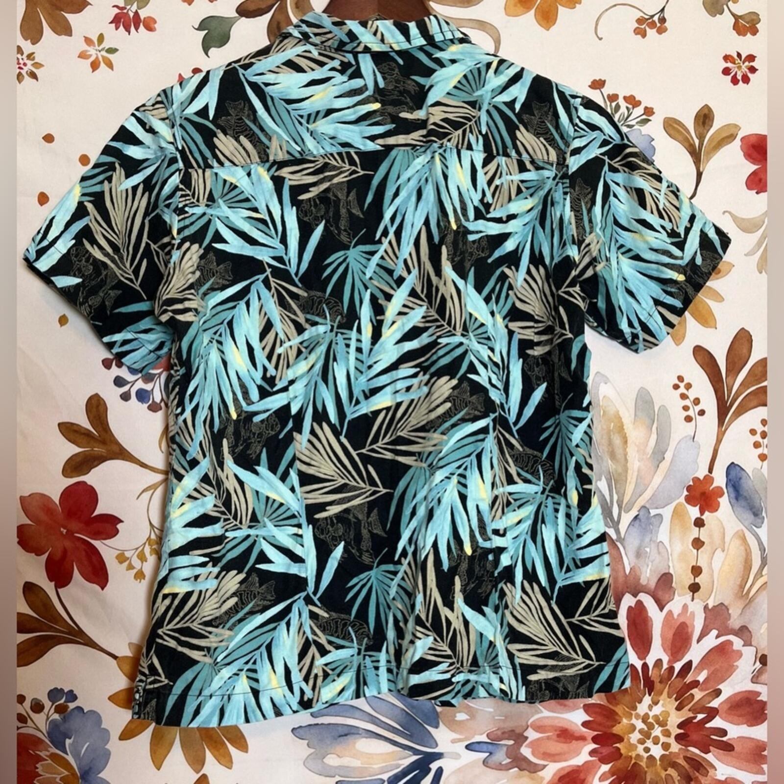 Columbia Womens M River Resort Black Blue Tropical Fish Neutral Button Shirt