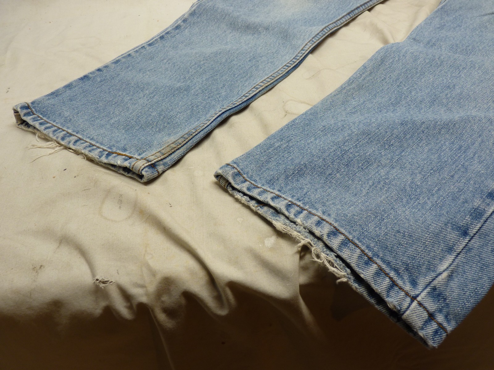 Levi’s 505 Regular Fit 31 x 30 Slightly Distressed **SEE PHOTOS** Fast Shipping