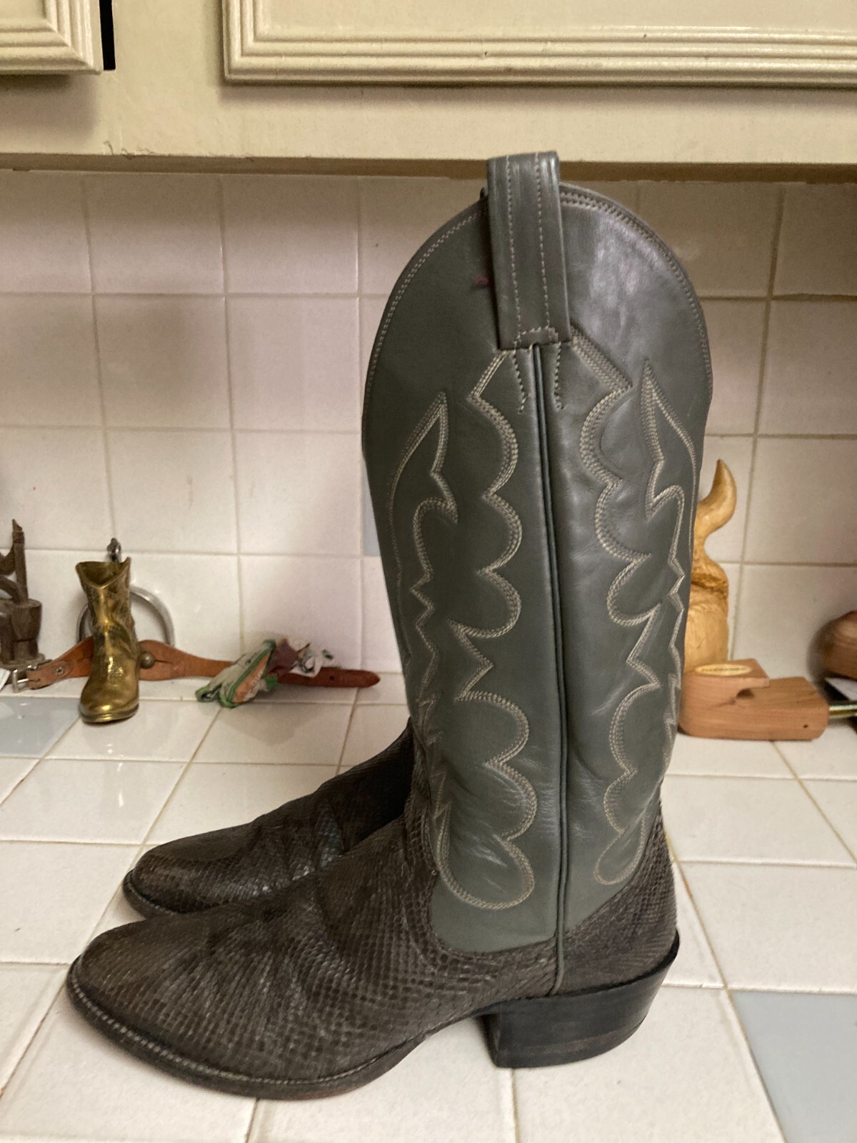 Vintage Sanders Handcrafted Boots Silver Snakeskin & Leather Pull on Men 9 B