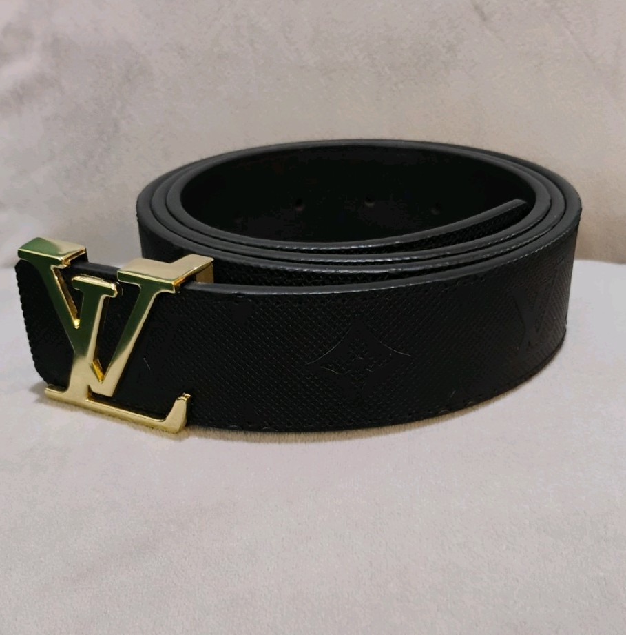 Louis Vuitton Intiales Belt Men’s Black buckle gold 120cm 32-36 waist
