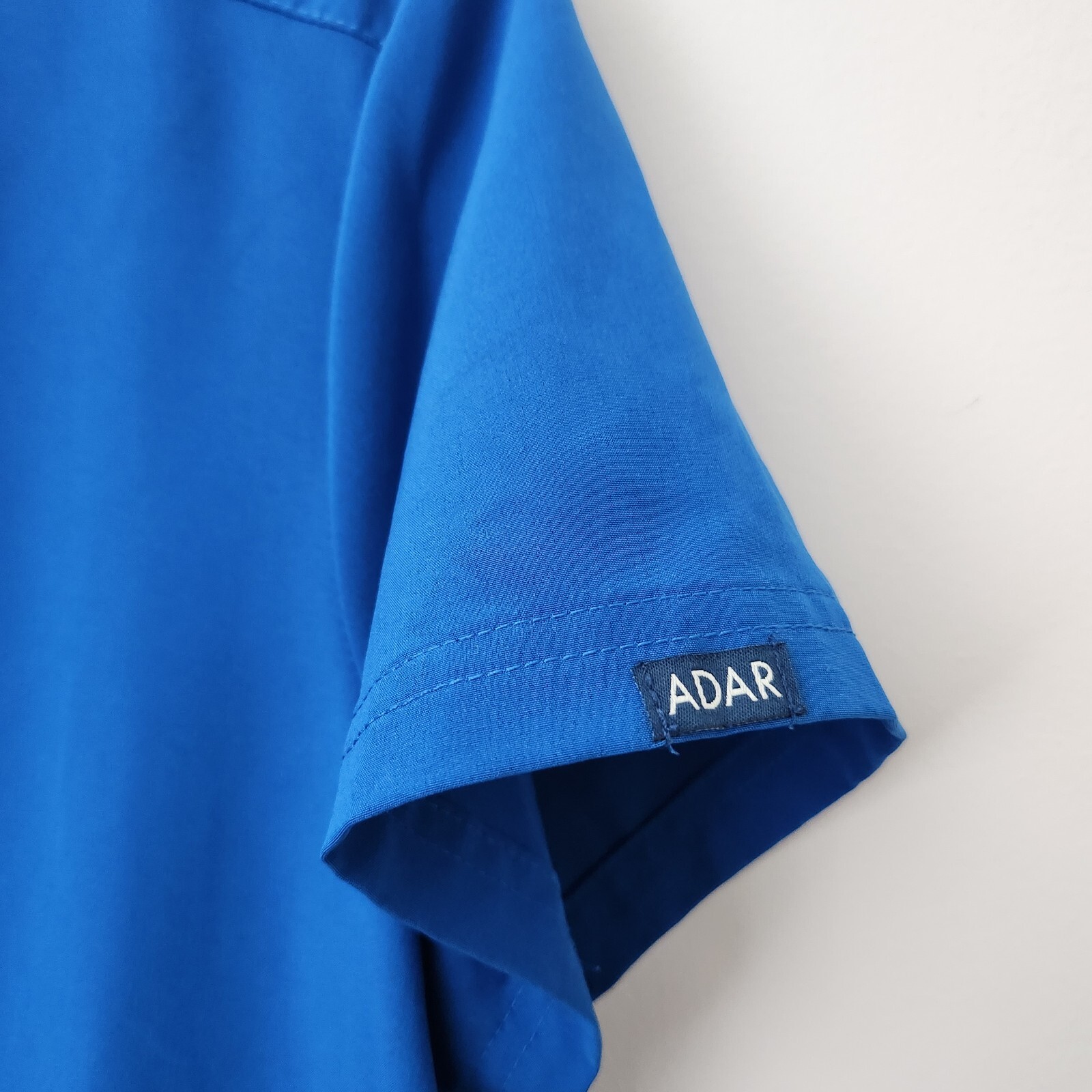 ADAR Addition Medical V-Neck 2 Front Pockets Blue Top M