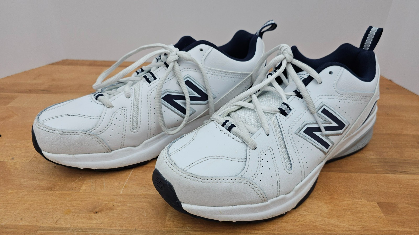 New Balance 608 V5 Men’s Size 9 Training Shoes Sneaker White Blue MX608WN5
