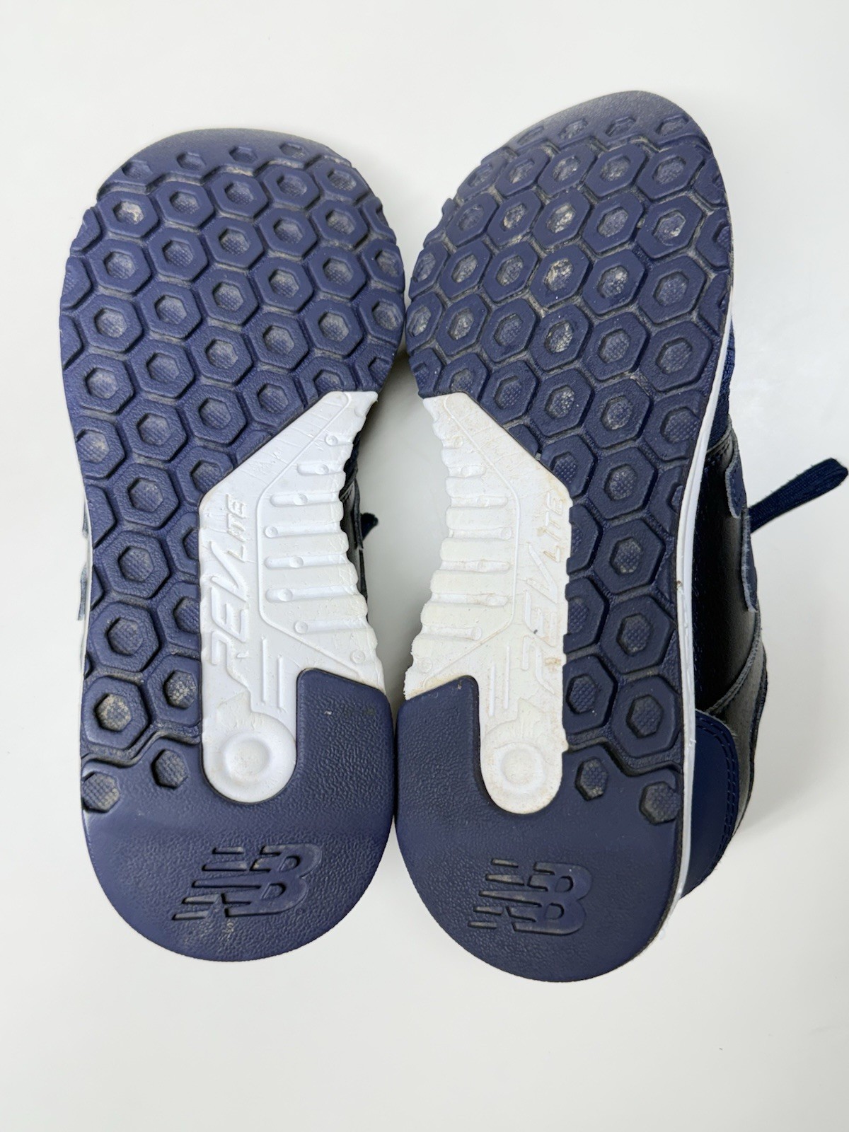 New Balance women’s Size 8 Athletic Sneakers Lace Up Low Top Mesh Blue Rubber