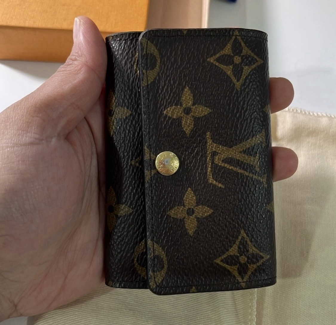 Louis Vuitton Monogram Leather 6-Key Key Case Brown