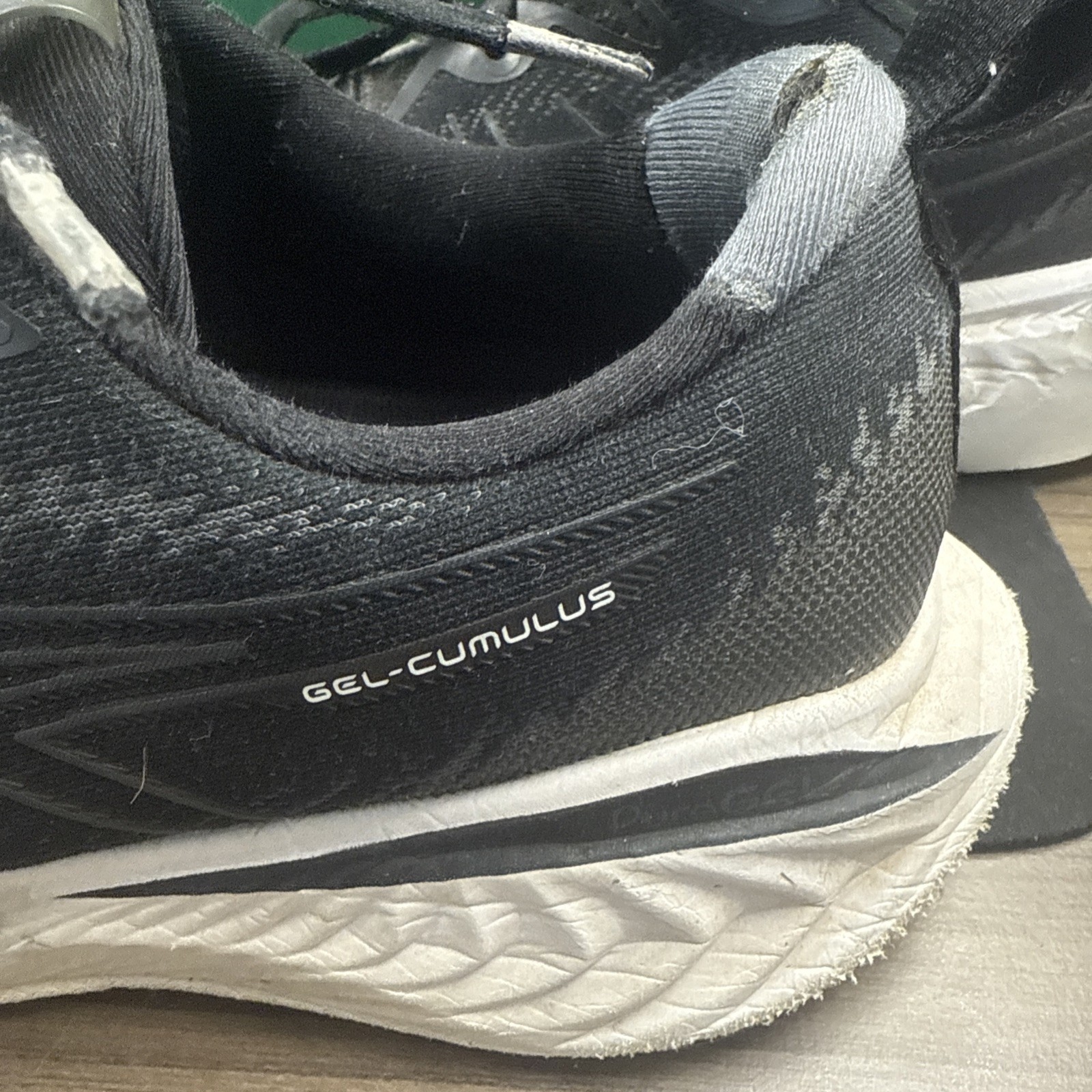 US 9 – x ASICS Gel Cumulus 16 TG Grey Black White