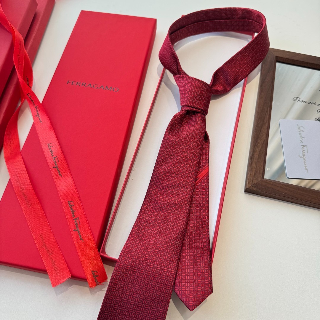 NWT Men’s Ferragamo Silk Necktie Luxury Business Formal