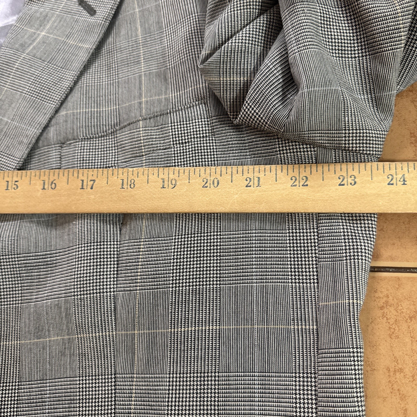 VTG Savile Row Men’s Wool Blend 2-Button Suit Gray Glen Plaid 44R Pants 38 x 32