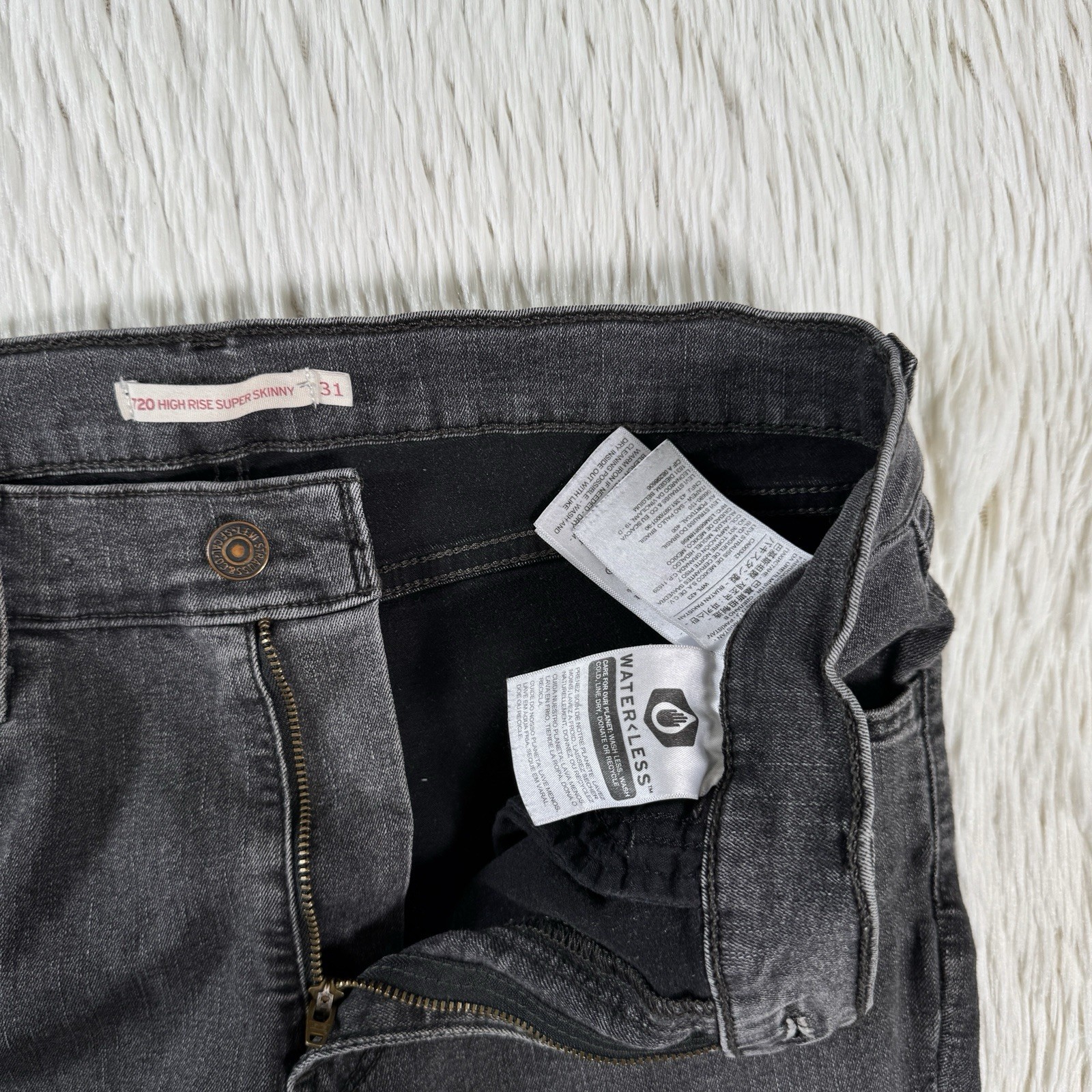 Levi’s 720 Charcoal Wash High-Rise Super Skinny Denim Jeans Women’s Size 31