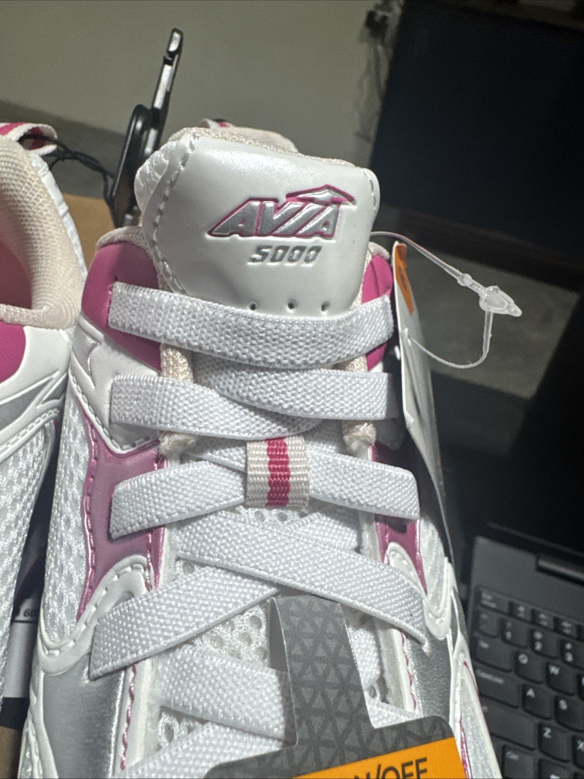Avia Women’s 5000 Performance Shoes Pink White Size 6 Sneakers Elastic Laces NWT