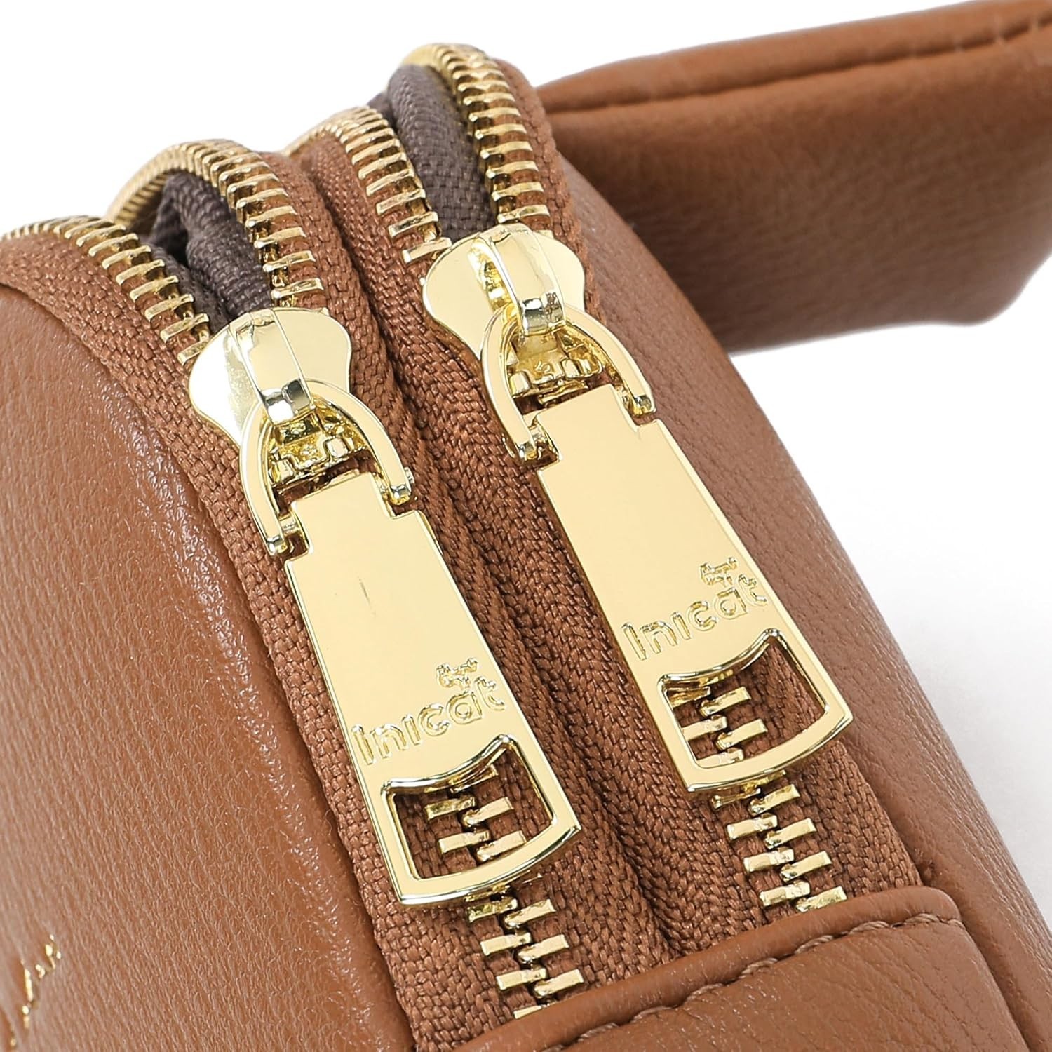 Durable Leather Sling Bag – Your Travel Companion for City Adventures