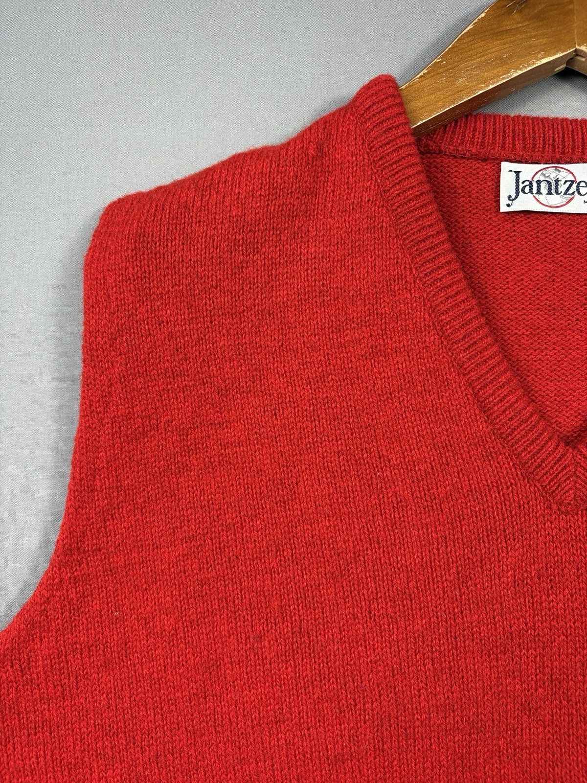 Vintage 80s 90s Jantzen Sweater Vest Mens Sz L Red V Neck Acrylic USA Made Golf