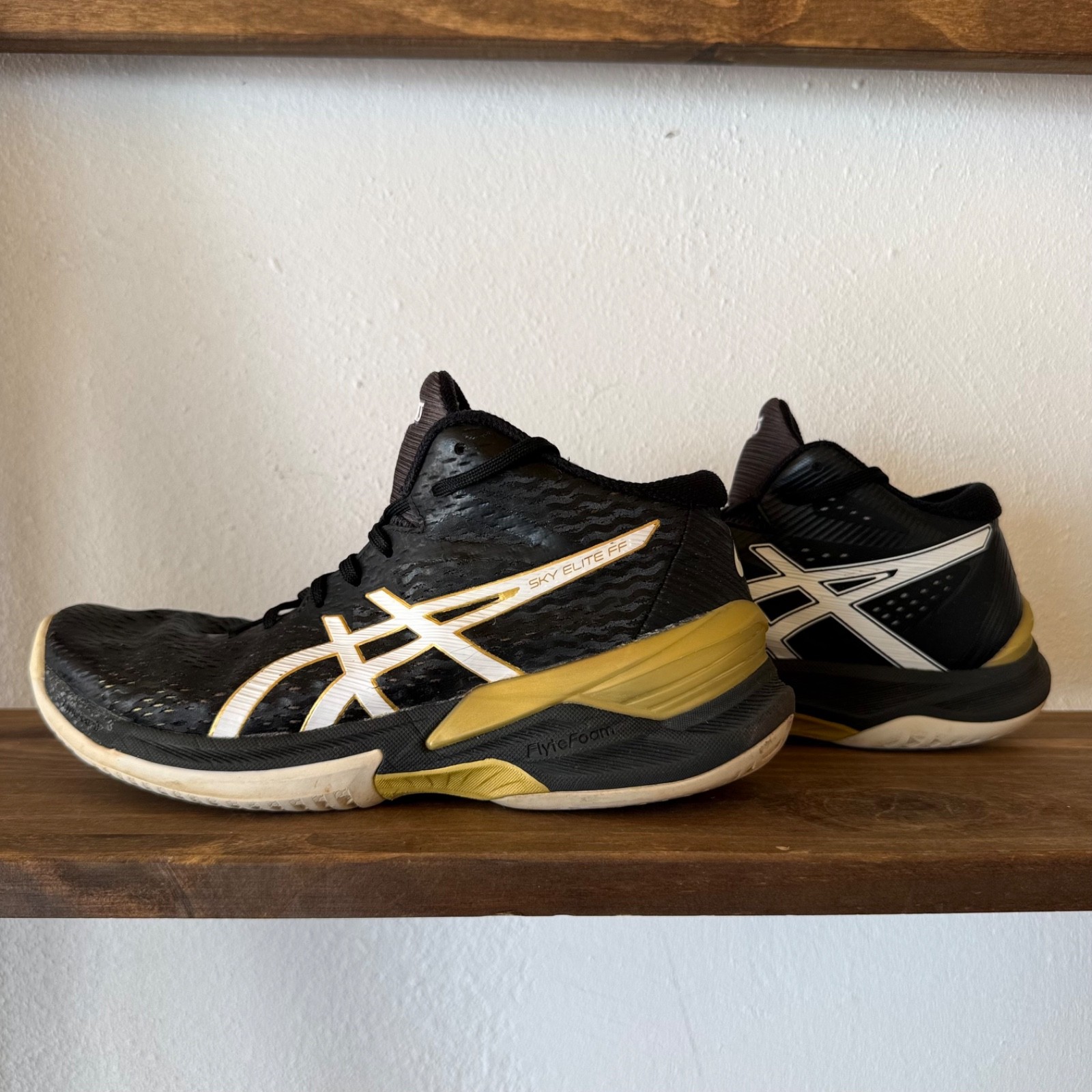 Size 6.5 – Asics Sky Elite FF MT Black Gold Volleyball Shoes Sneakers