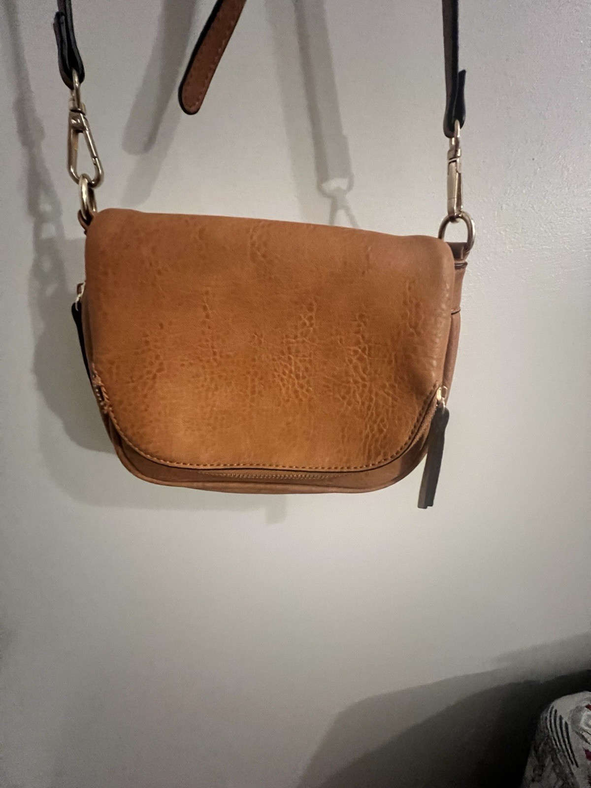 Moda Luxe Women’s Small Brown Chevron Crossbody Gold Zip Adjustable Strap