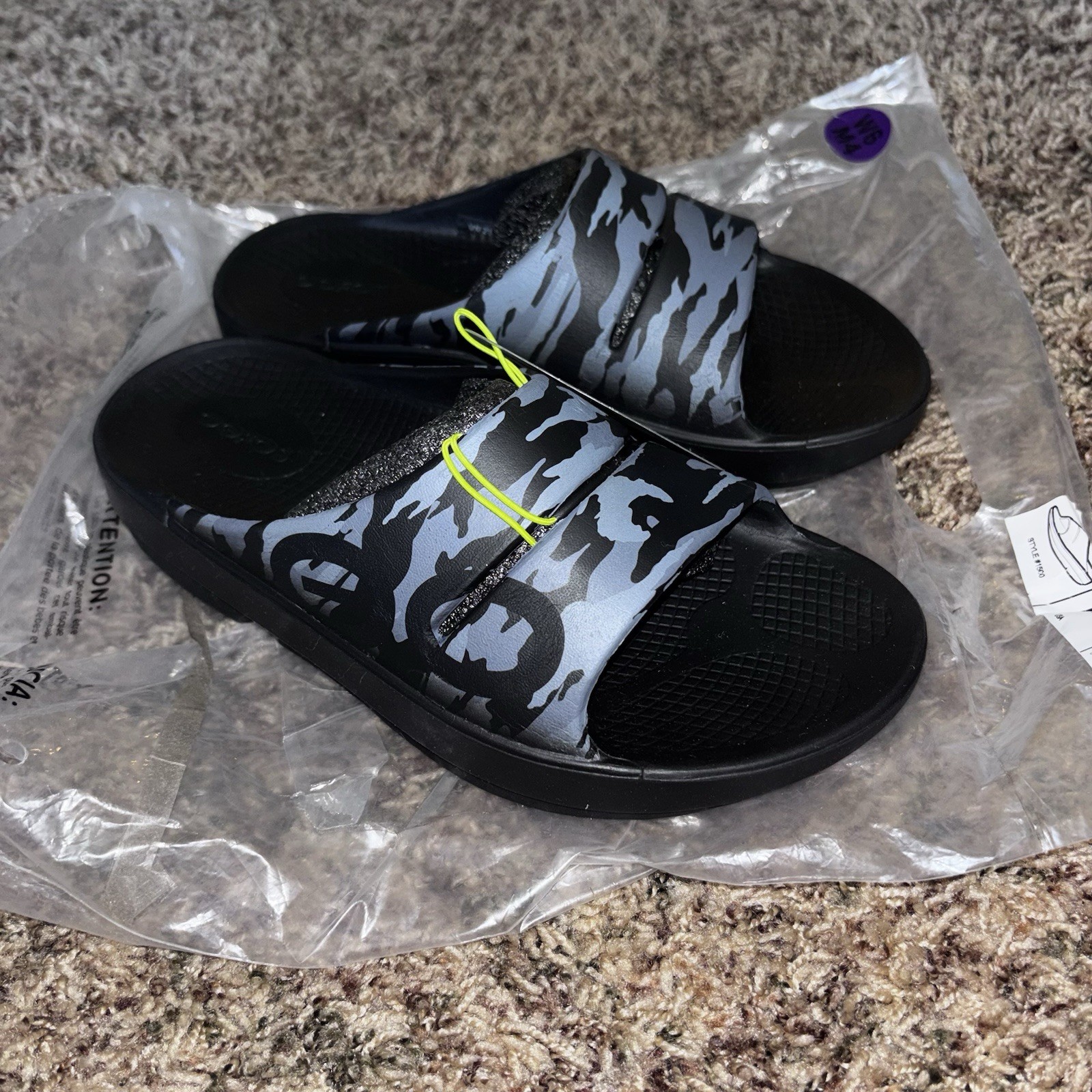 OOFOS OOahh Sport Flex Slide Recovery Sandals Black/Camo Men’s Size 4 Women’s 6