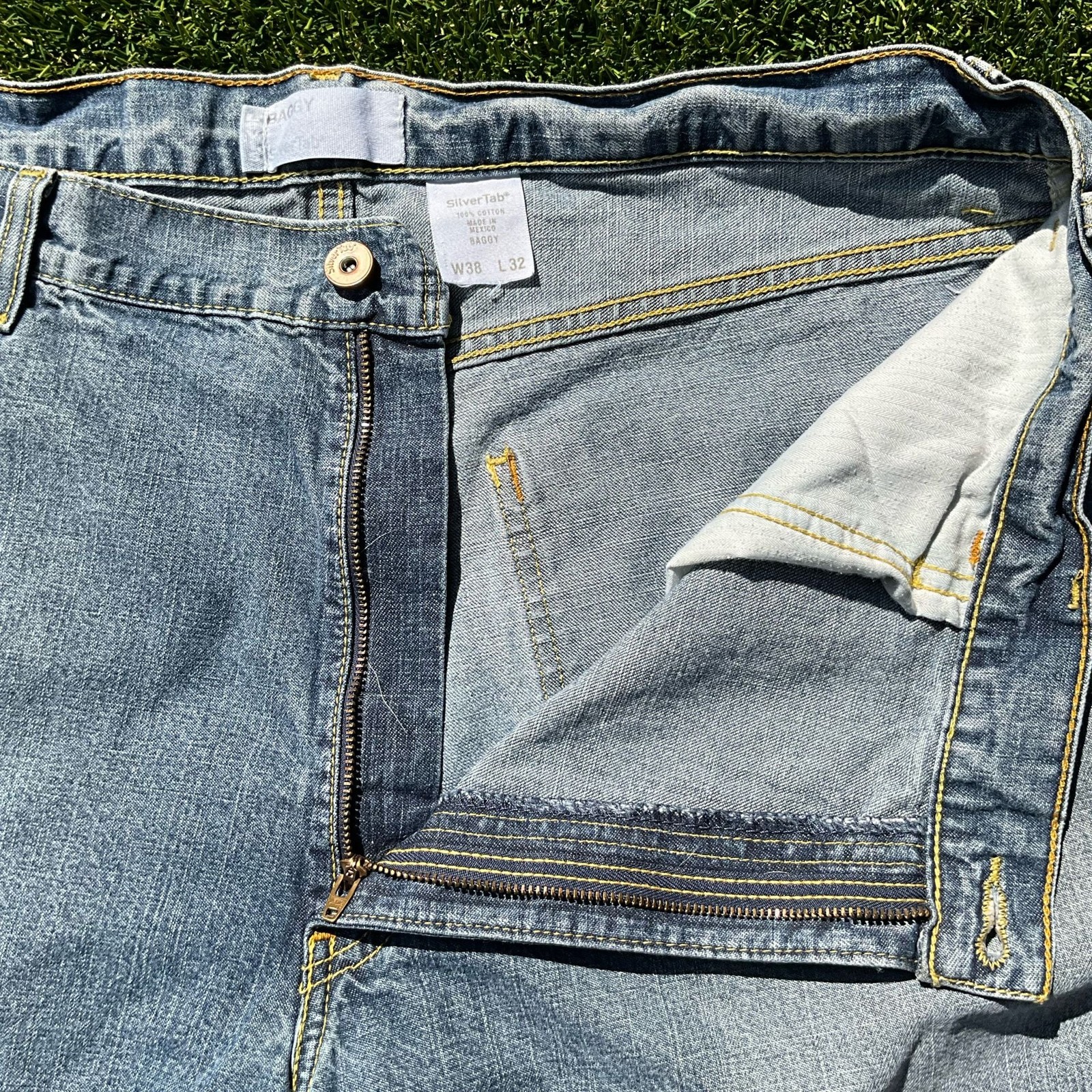 Vintage ‘98 Levi’s SilverTab Baggy Medium Wash Cutoff Jorts