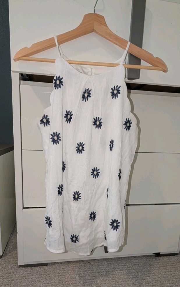 white I.N. San Francisco Floral Sleeveless Blouse, Size M