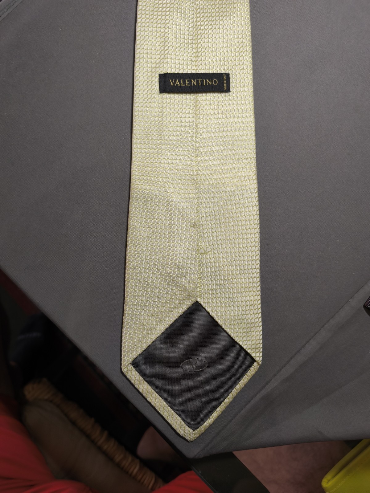Valentino – Solid Yellow Honeycomb Silk Tie Made in Italy