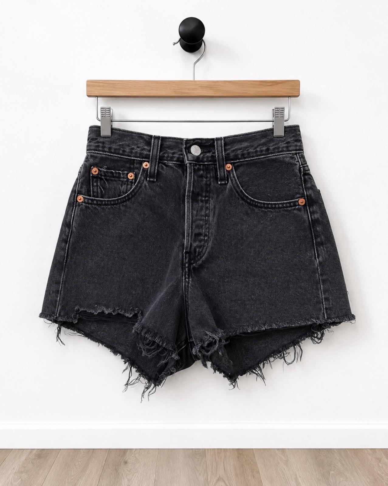 Levi’s 501 Original Women’s Shorts 24 Black Wash Button Fly Frayed Hem