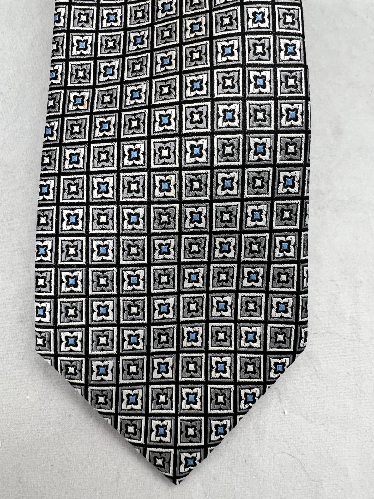 CORPORATE IMAGE TOM JAMES Silver, Gray, Blue 3.25″ W Men’s SILK Neck Tie