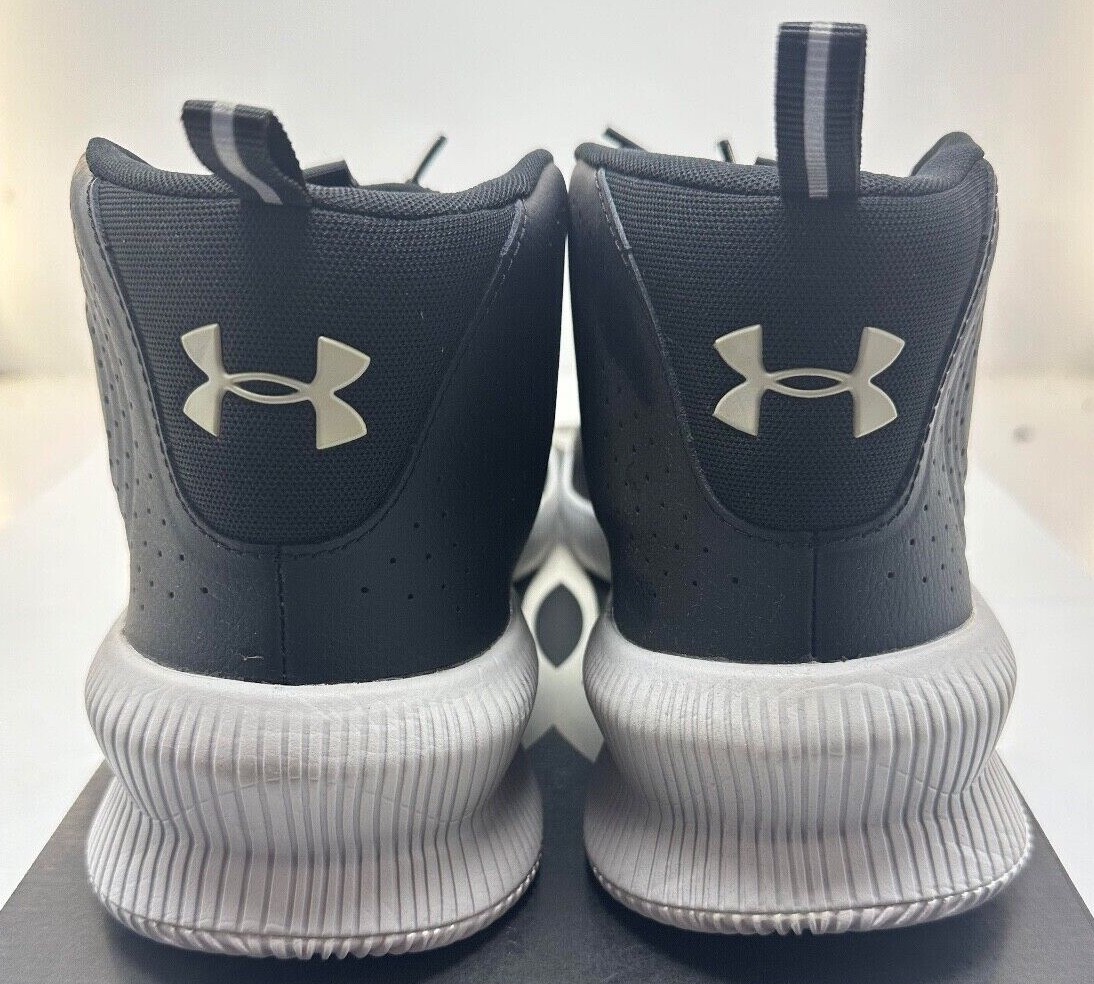 UNDER ARMOUR Jet Men’s Basketball Shoe 3022051-005 Black New with box