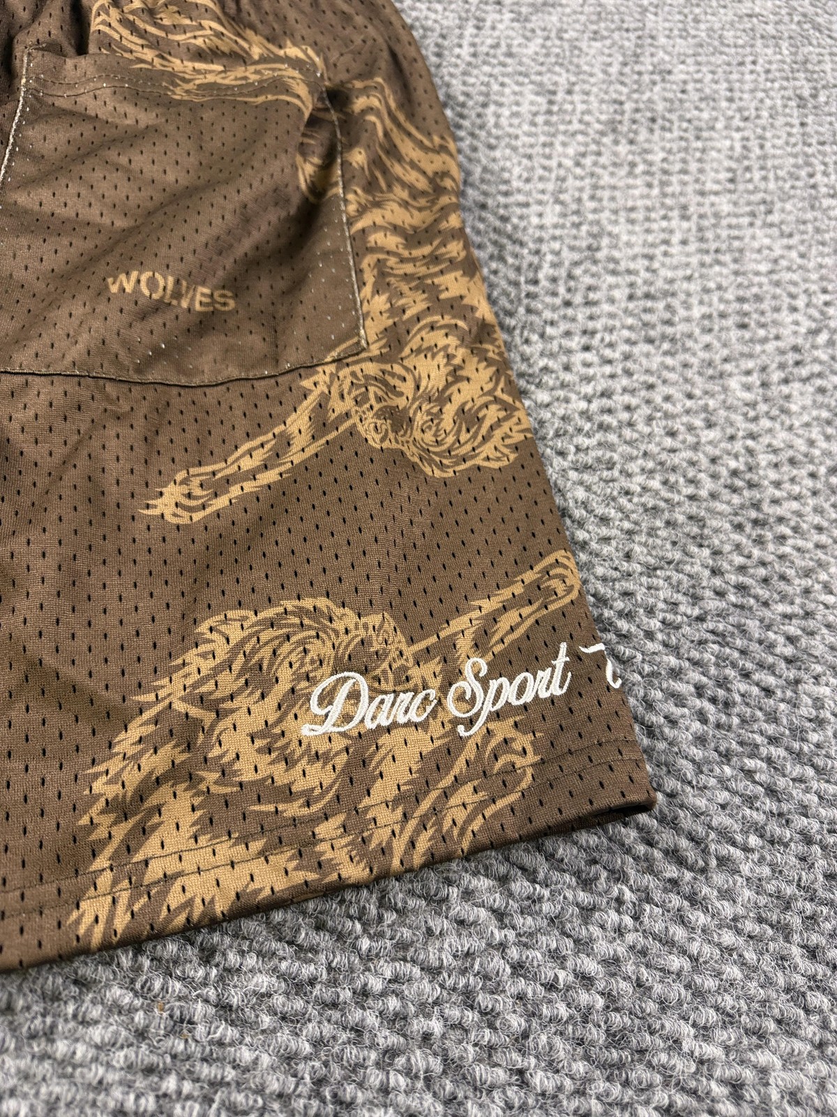 Darc Sport Shorts Mens Small Brown 7 Inch Mesh Wolves Athletic Gym Pockets