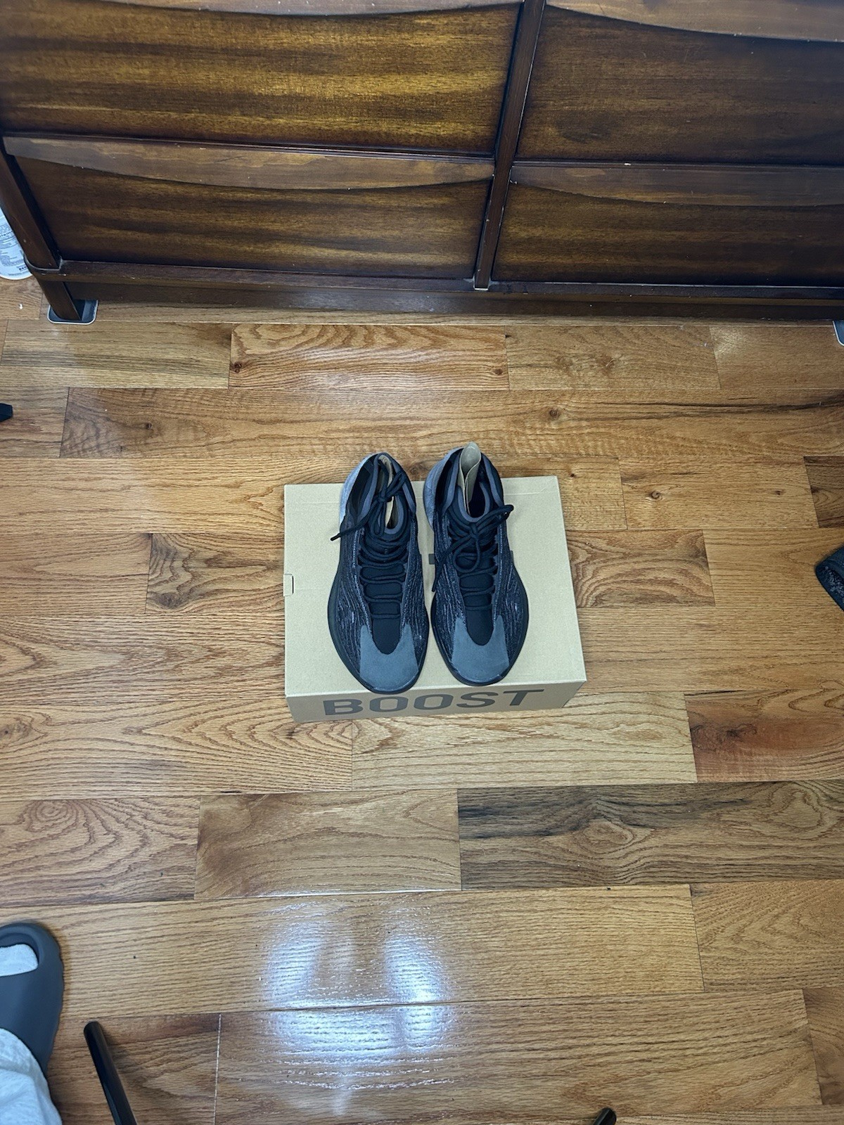 Yeezy Onyx Sz 10.5