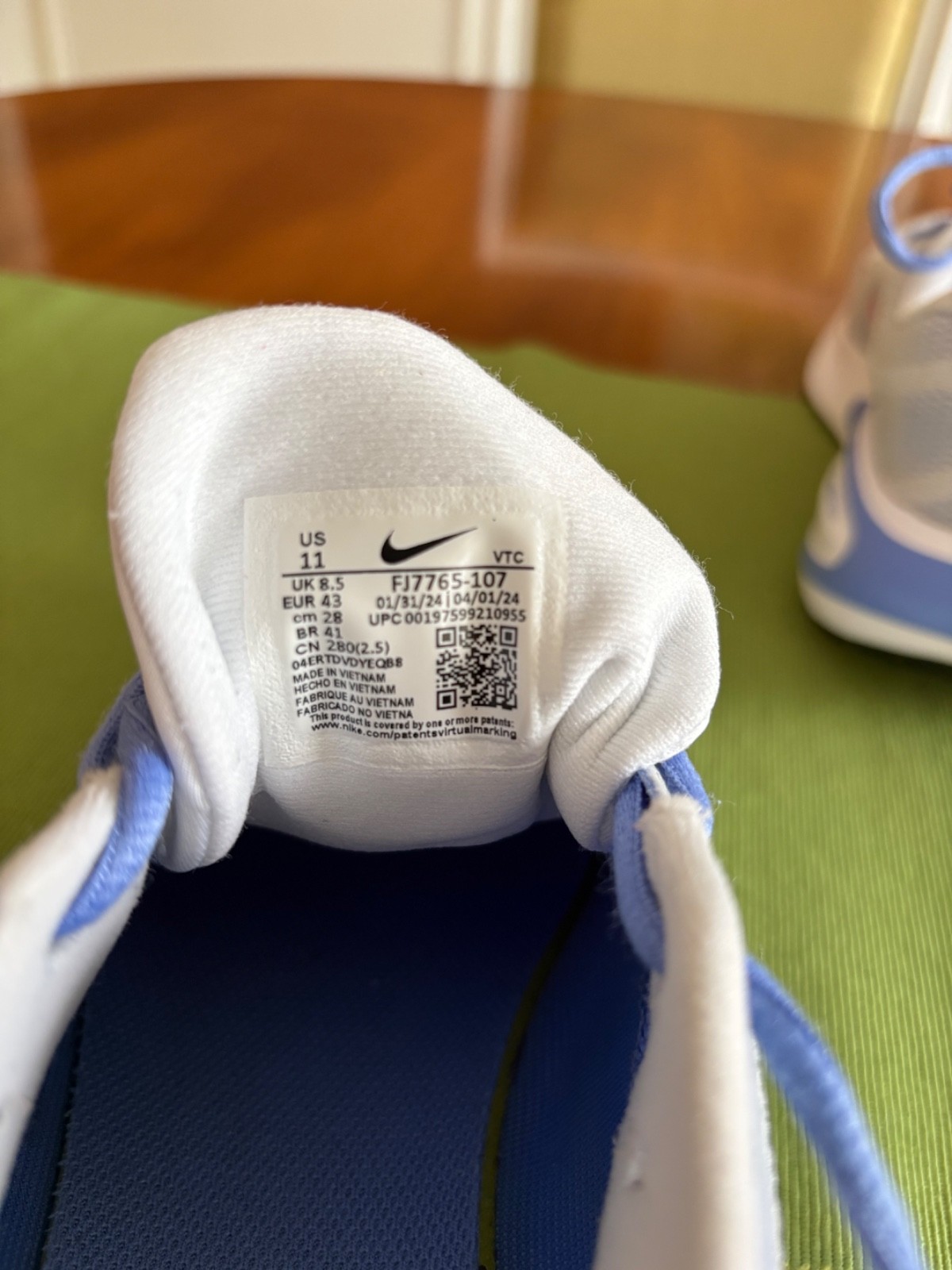Nike Journey Women’s Running Shoes ComfiRide Size 11 white /blue accent Sneakers