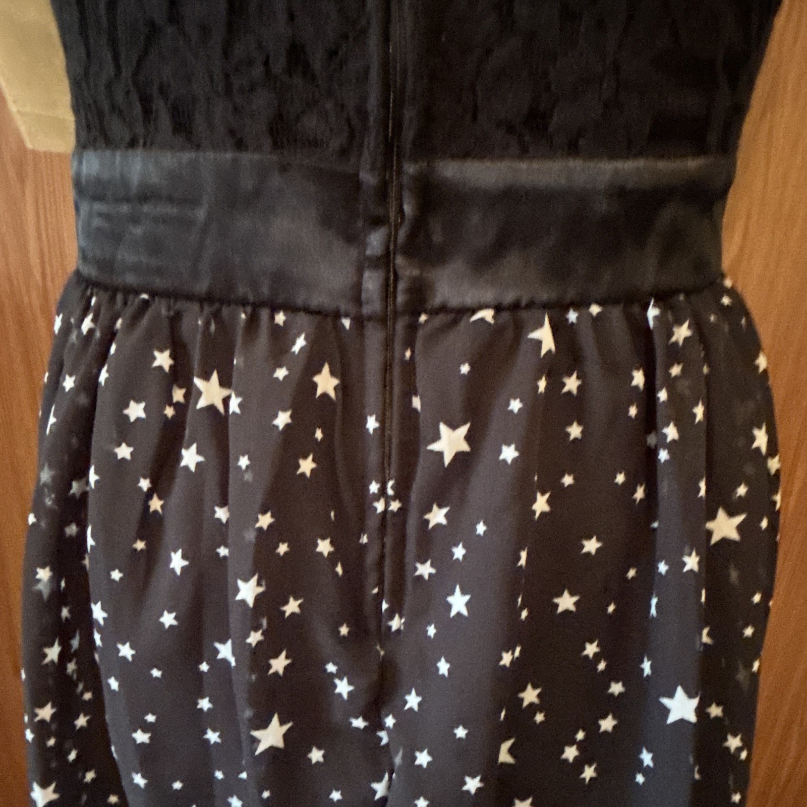 New B Smart Black Lace Bodice Star Print Black Bow Dress Size 7 HOCO/Homecoming