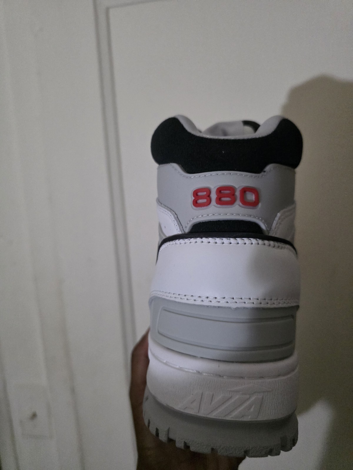 Avia 880 Basketball High Top Sneakers White Black Gray Lace Hook Loop size 11.5