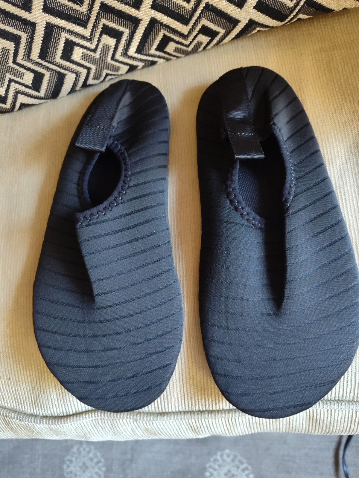 Black Ribbed Water Shoes Pool/Shower Size 7 (38/39) Pre-owned Never Worn
