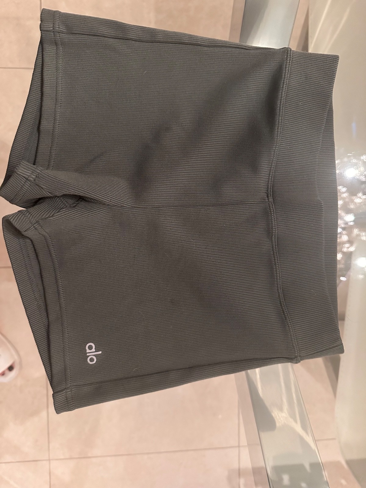 ALO 3″ High-Waist Airlift Short Size XS Olive Green