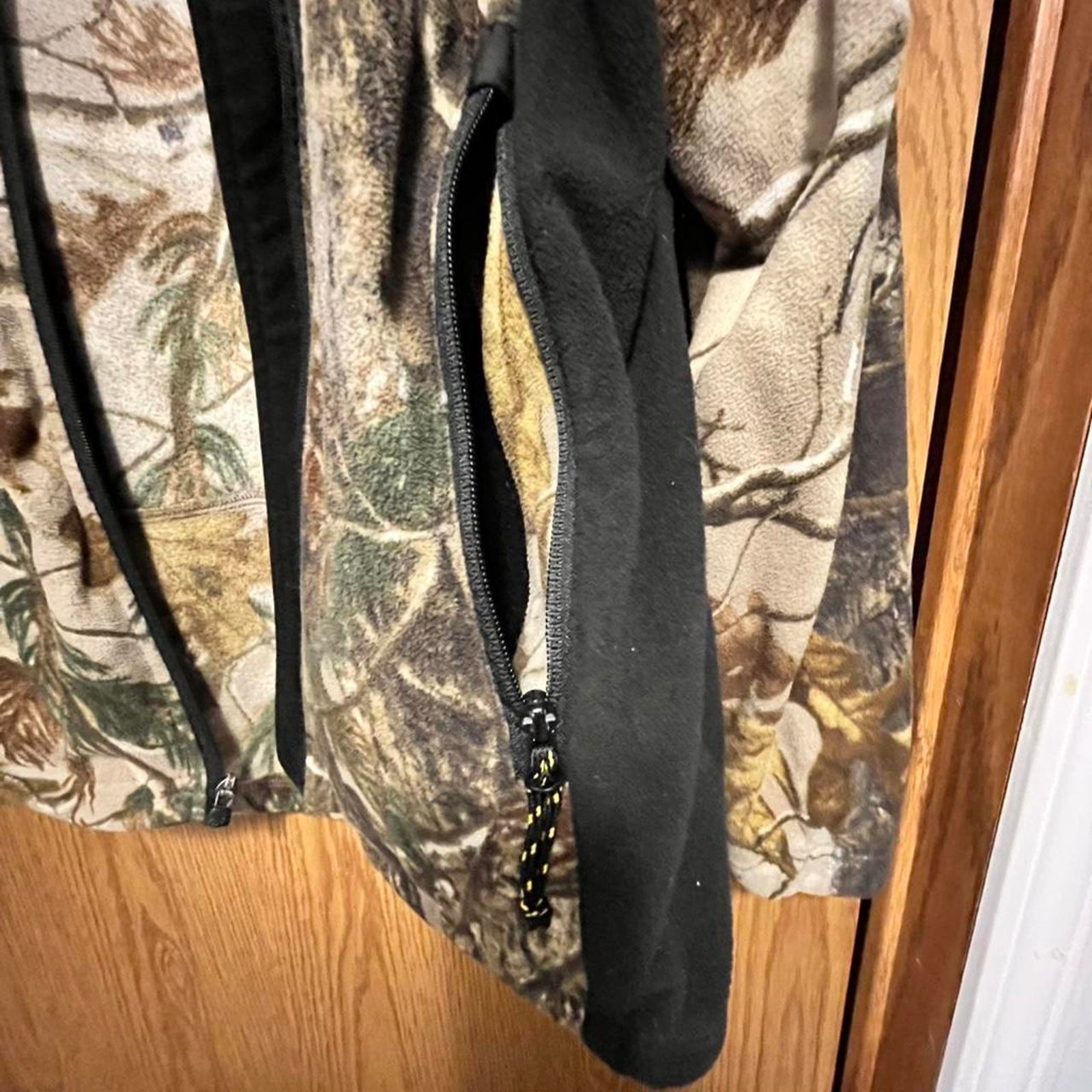 Realtree Hunter’s Fleece woodland – L – zipper catch needs quick repair (pic 4)