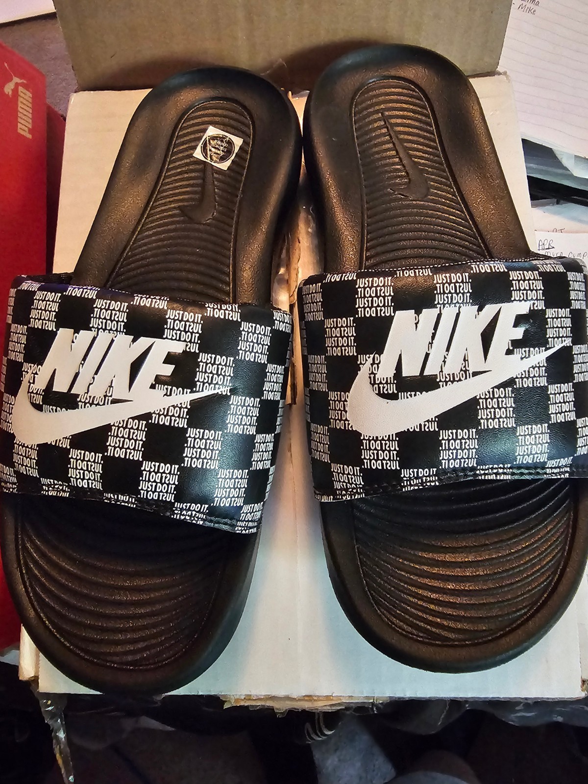 Nike Print checkered Just Do It, black & white Vitori one slide Women size 8