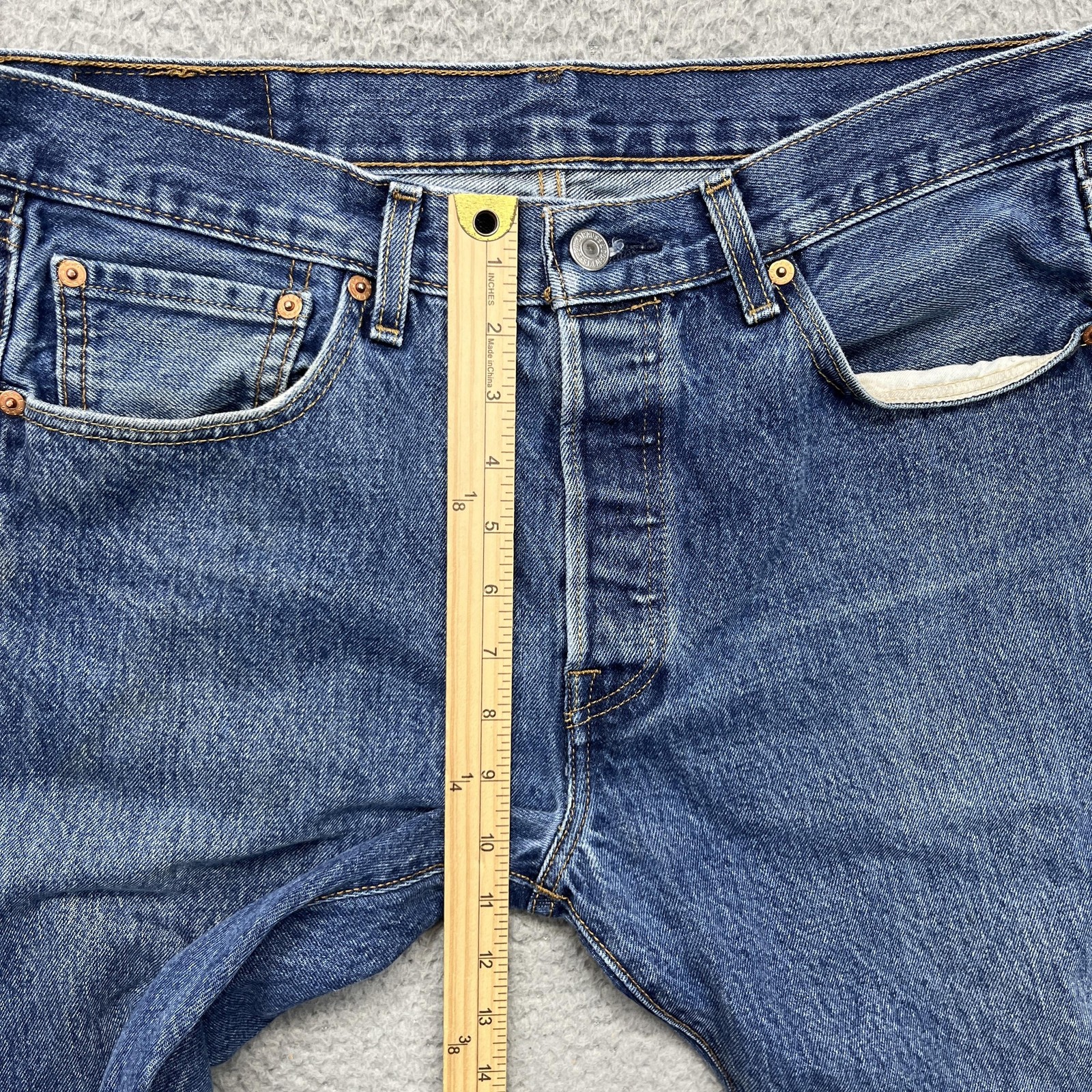 Levis 501 Jeans Mens 32×30 Blue Medium Wash Straight Leg Button Fly Denim
