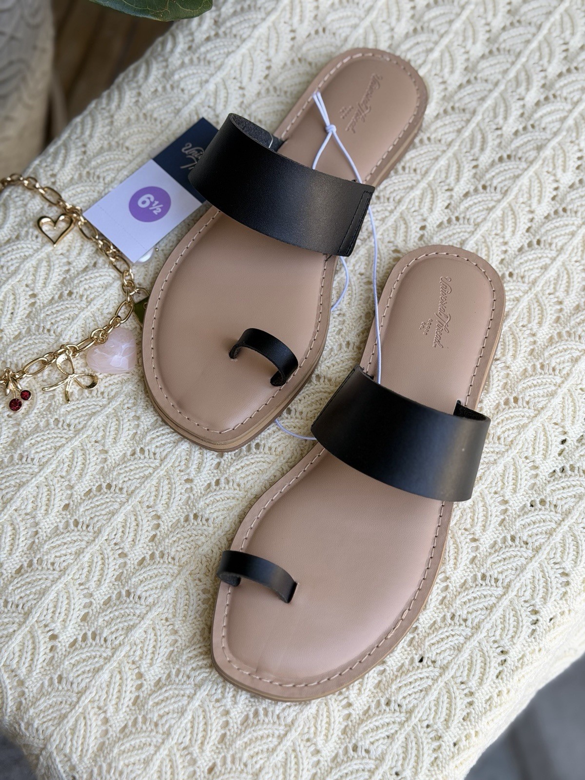 Universal Thread Black Beige Flat Sandal 6,6.5,7,7.5,8,8.5,9,9.5,10,10.5,11